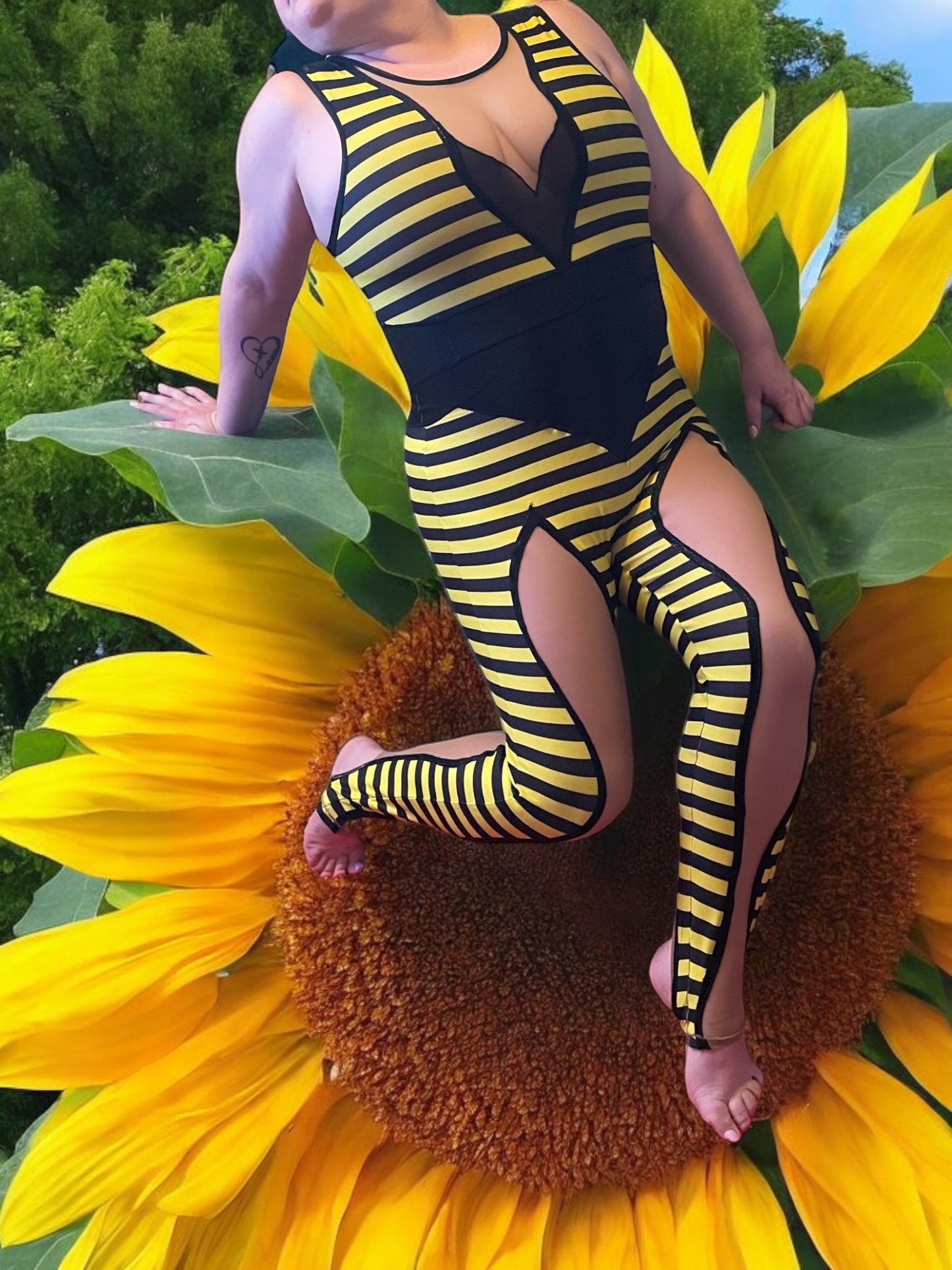 Sexy Little Bumble Bee 🐝
