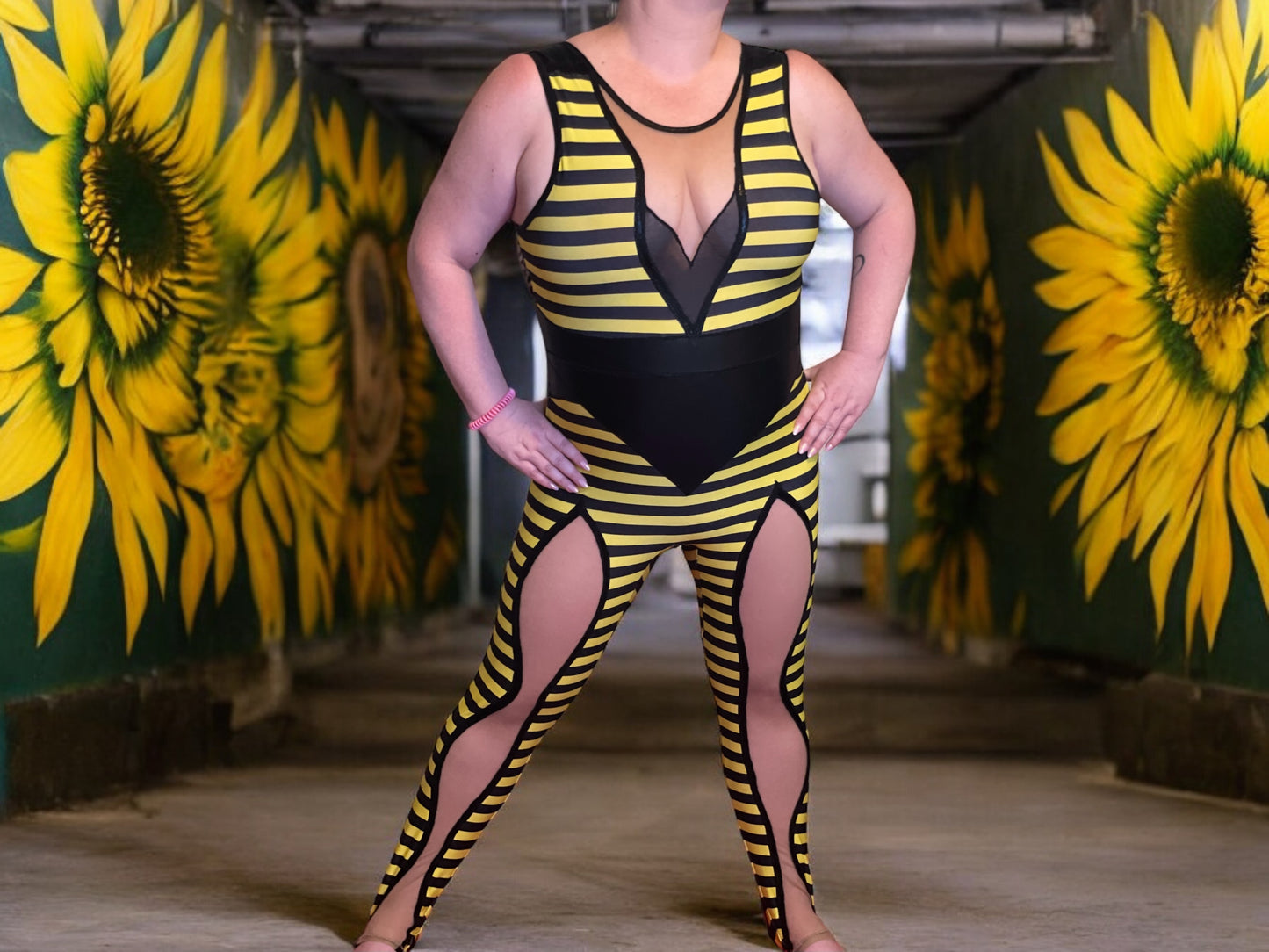 Sexy Little Bumble Bee 🐝