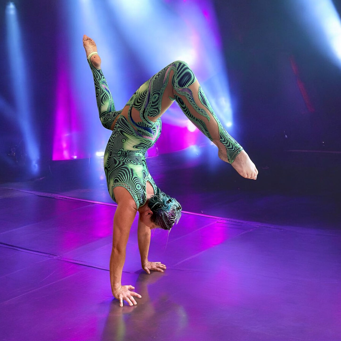 Sexy Little Swirly Suit 💚